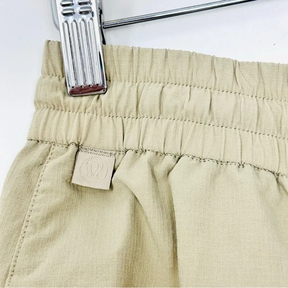 Lululemon Activewear Shorts Size XL Light Cream Khaki 7" Inseam Men's - Picture 7 of 13
